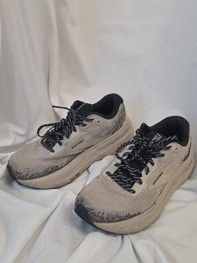 Brooks Women's Running Shoes - Beige and Black